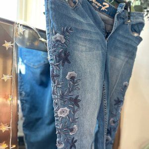 Seven Blue Floral Applique Jeans - Size 14